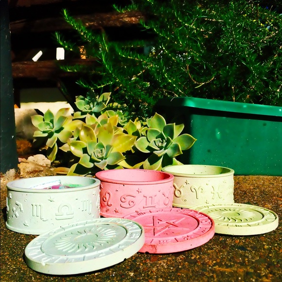 Astrology witchy trinket box / jewellery organiser - Picture 3 of 6